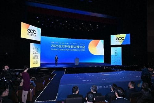 2025全球开发者先锋大会在沪启幕 汇聚全球智慧，共筑AI技术新纪元